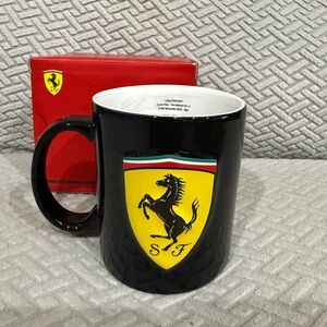 Ferrari scudetto classic shield mug in black